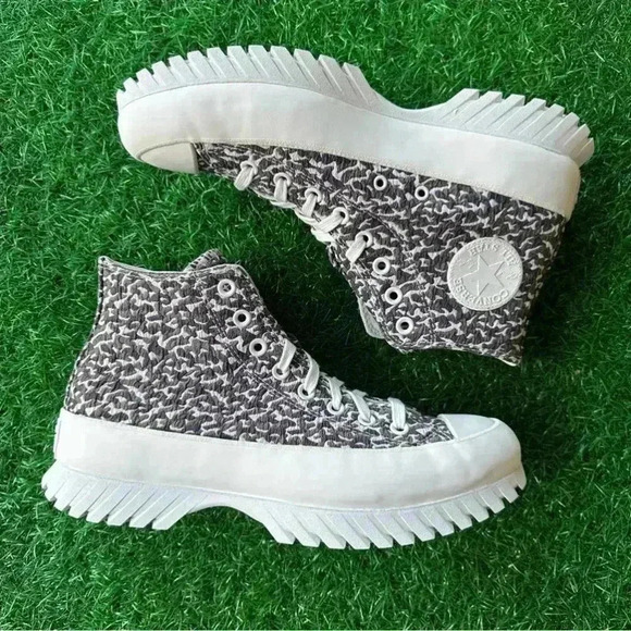 ✨New✨Converse Chuck Taylor All Star Lugged 2.0 Hi Sand Dune - Picture 2 of 8